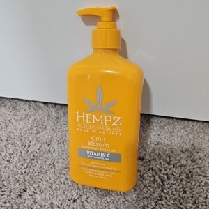 Hempz Citrus Blossom Herbal Body Moisturizer with Vitamin C, 17 oz., New w/Tag